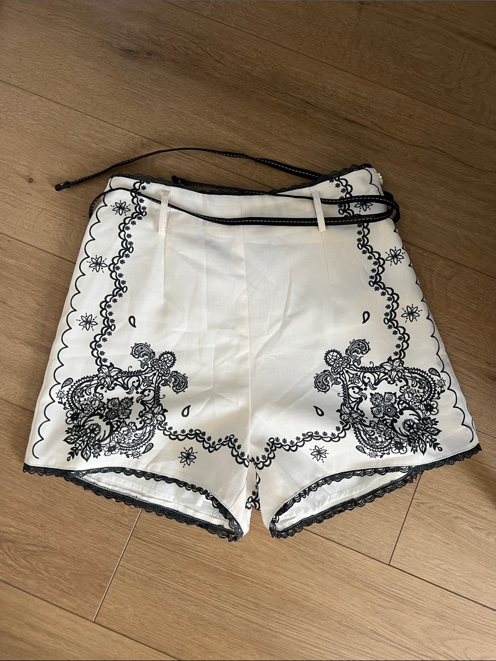 Commense White High-Waist Shorts with Black Embroidered Trim